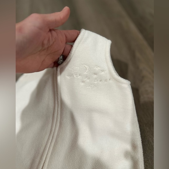 Halo SleepSack Swaddle | Newbornrn 6-12 lbs | Cream Color | Clean & Smoke Free - Picture 3 of 4